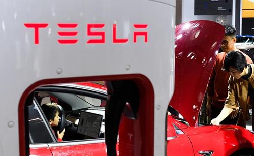 股價狂飆，券商緊急召開電話會議，特斯拉概念股投資風口追不追？